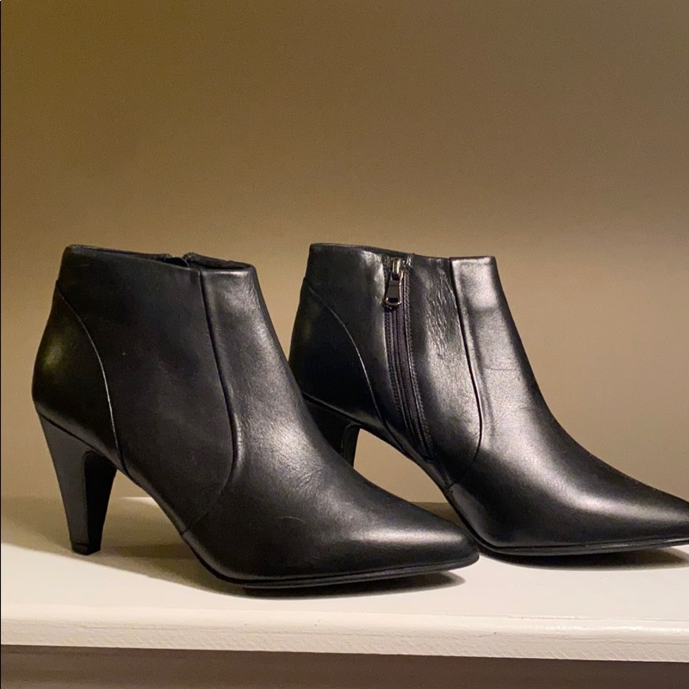 Exquisite Fabianelli Italian leather booties.